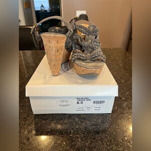 NWOT Steve Madden Riesling Wedges size 8.5